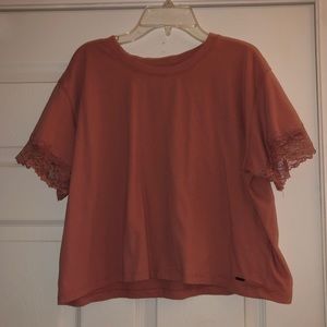 Cropped lace sleeve tee